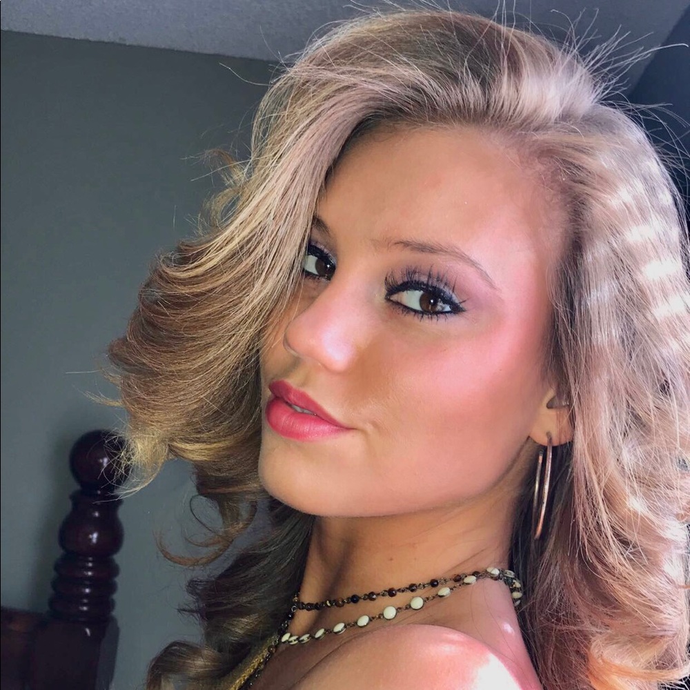 Meet your Posher, Amanda